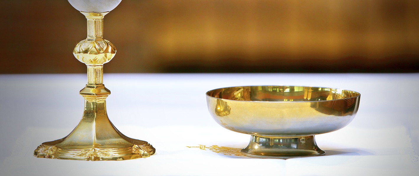 How to Arrange the Sacred Vessels for Holy Communion